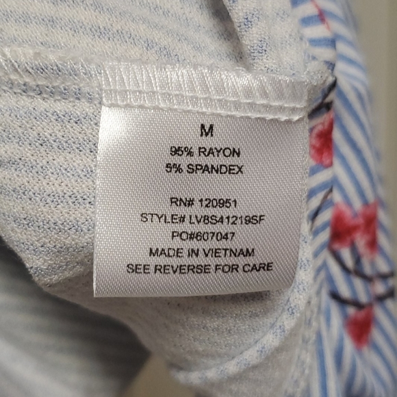 Olive + Oak Floral Blouse - Picture 3 of 3